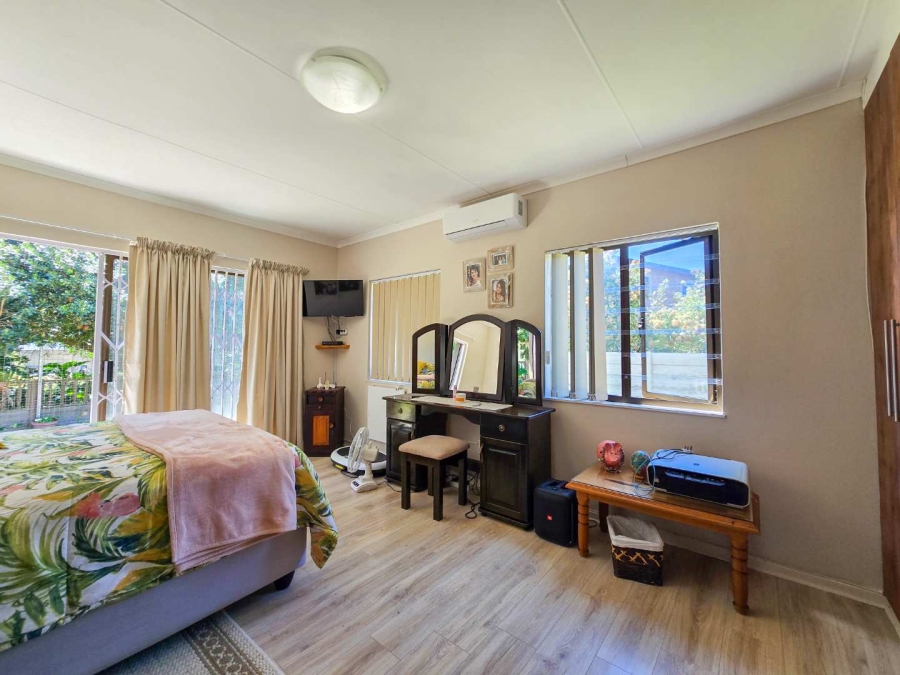 4 Bedroom Property for Sale in Stilbaai Wes Western Cape